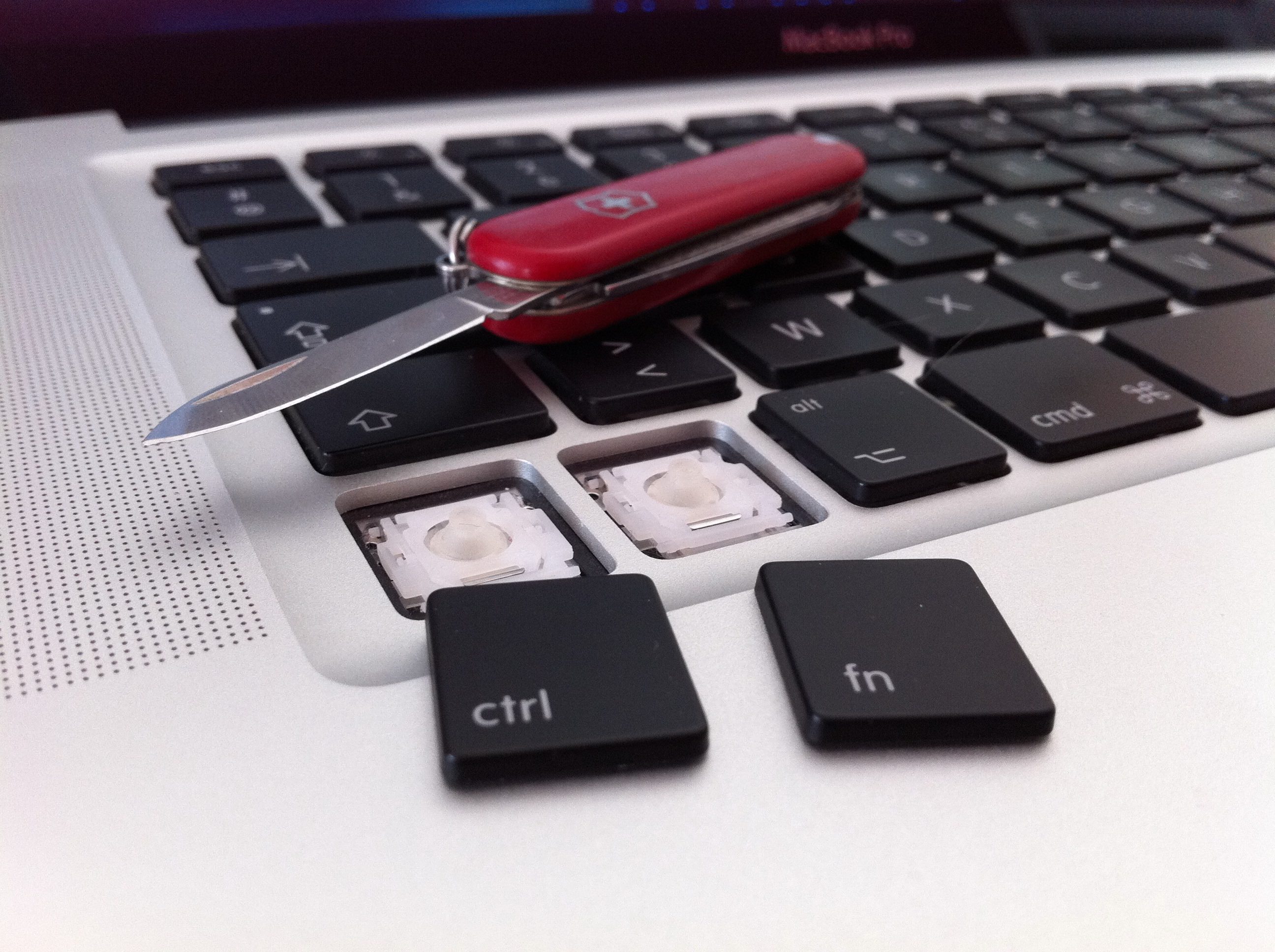 how to clean a macbook key